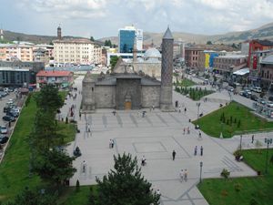 Tarihi Kentler Birliği'nden Yakutiye Kent Meydanı'na ödül