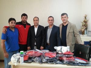 Spor Adamları Derneğinden anlamlı yardım