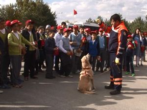 Herkül'ün gösterisi minik öğrencileri büyüledi