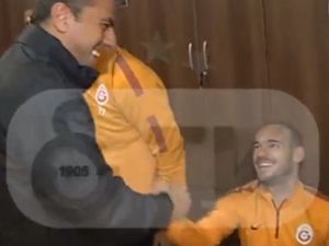 Bir tek Sneijder ayağa kalkmadı