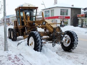 Büyükşehir'den 24 saat kar mesaisi