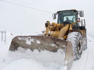 Köy yollarını ulaşıma açmak için seferber oldular