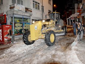 Aziziye'de 24 saat karla mücadele