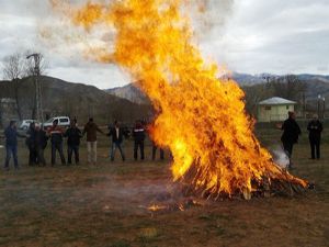 Erzurum'da ilk Nevruz ateşi Şankaya'da yakıldı