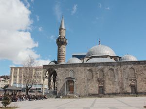 Lalapaşa Camii ibadete kapatılıyor...