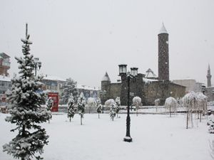 Erzurum'a yaz gelmiyor!