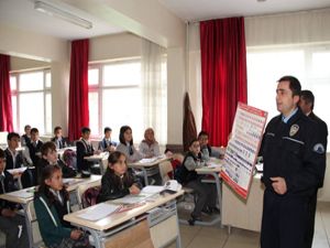 Ortak dilimiz trafik levhalarımız