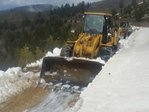 Erzurum'da Mayıs ayında karla mücadele devam ediyor