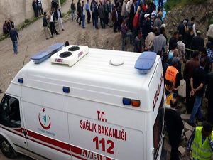 Erzurum'da inşaat iskelesi çöktü: 1 ölü, 2 yaralı