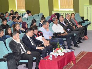 Aziziye'de meslek tanıtım ve kariyer günleri semineri yapıldı