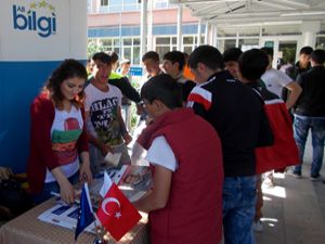 AB bilgi merkezi, öğrenci ve öğretmenlere AB'yi tanıttı 