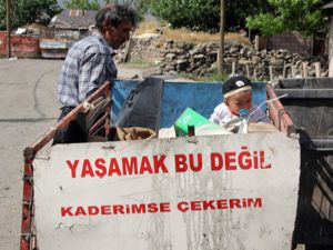 10 Aylık bebeğinin hem annesi hem babası oldu