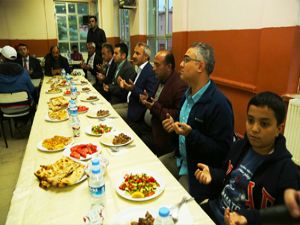 Büyükşehir Belediyesi sokak iftarı Şenkaya İlçesi'nde