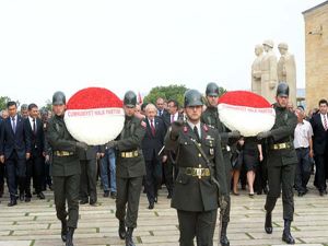 CHP lideri Anıtkabir'de