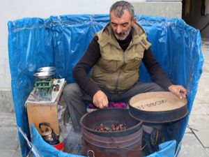 Kışın habercisi kestaneciler ocaklarını yaktı