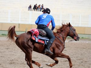 Atlı cirit Türkiye şampiyonası maçları devam ediyor