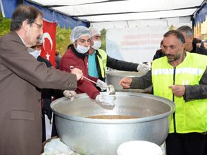 Palandöken ve Aziziye'den vatandaşlara aşure ikramı