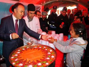 Erzurum'da vatandaşlara forslu aşure