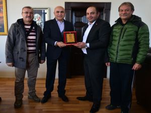 Spor Bilimlerinden Korkut'a plaket