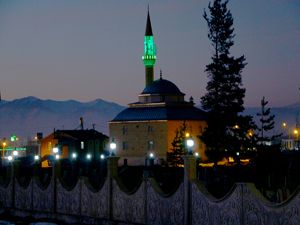 Gezköy Mezarlığı estetik bir görünüme kavuştu...