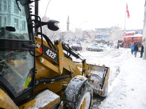 Yakutiye Belediyesi dört bir yandan kar çalışması yapıyor