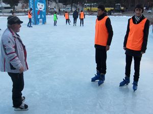 Büyükşehir'den buz pateni kursu