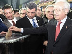 Kemal Kılıçdaroğlu yeniden 'Genel Başkan' seçildi