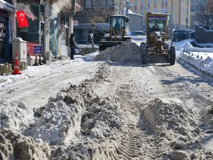 Yakutiye, kar çalışmasını sürdürüyor