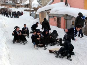 Erzurumlu İzciler kış kampında