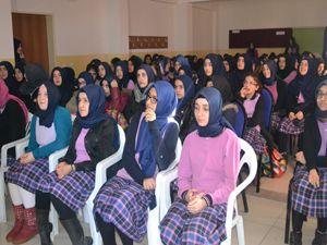 Erzurum'da 'bilinçli medya' semineri