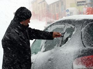 Palandöken'de kar ve tipi hayatı felç etti