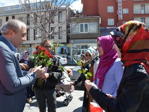 Çat Belediyesi Erzurum'u gül yağmuruna tuttu