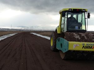 Büyükşehir, yol güvenliği için beton oto korkuluk yapıyor