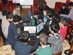 Erzurum'da ''Minik Parmaklar Geleceği Programlıyor'' projesi 