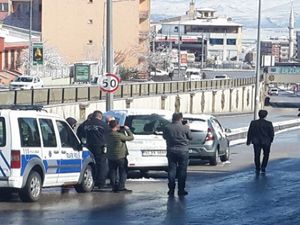 Erzurum'da kar yağışı beraberinde kazaları da getirdi