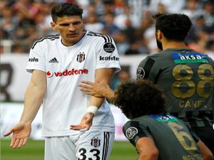 Lider Beşiktaş'a Akhisar darbesi!