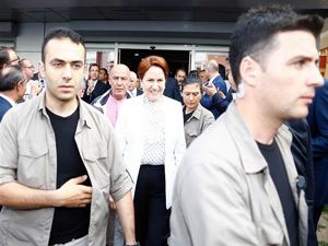 Akşener: Emniyet'in yazılı emrini görmeden ayrılmayacağız