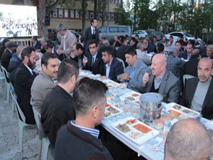 Büyükşehir'in kardeşlik sofrası Tekman'da