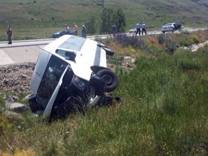 Pasinler'de trafik kazası: 17 yaralı