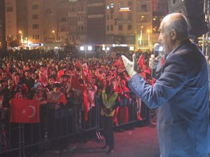 Ilıcalı: Millet duruşuyla dünyaya demokrasi dersi verdi