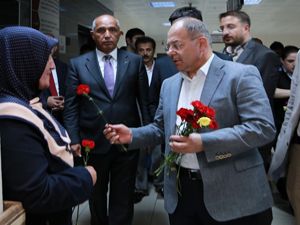 Bakan Akdağ'dan hastalara bayram ziyareti