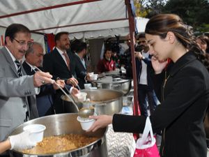 Palandöken Belediyesi, Atatürk Üniversitesi'ne aşure ikram etti