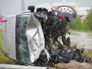 Erzurum'da 3 kişinin yaralandığı trafik kazası güvenlik kamerasında