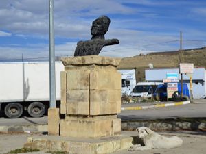 Erzurum Tabyalara yürüyor ama kahramanını unuttu...