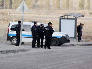 Erzurum polisinden okul önlerinde uygulama