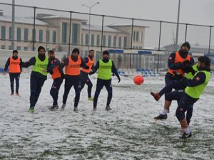 Dadaş kar kış dinlemiyor