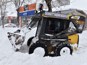 Büyükşehir karla mücadelede iş başında