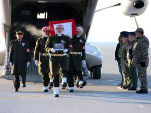 Erzurum şehidini karşıladı