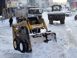 Erzurum'da karla mücadele