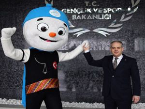 Bakan Kılıç, olimpik kış festivalinin maskotu 'Karbeyaz' ile buluştu